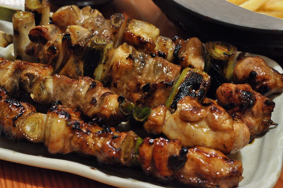 1024px-Typical_yakitori_001.jpg